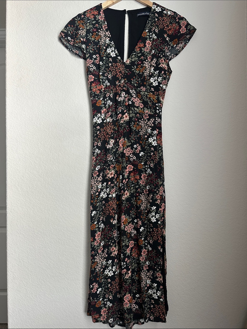 Abercrombie & Fitch Floral V-Neck Midi Dress